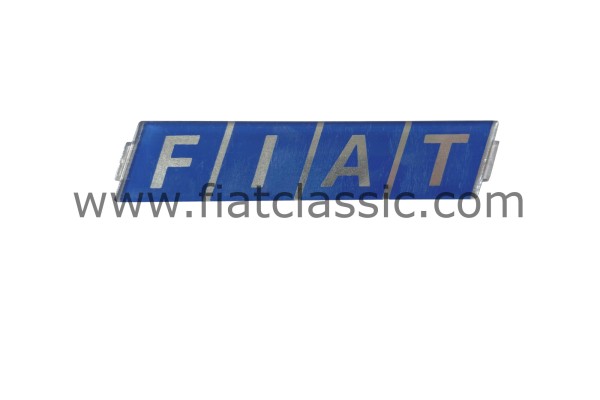 Scritta "FIAT" per la griglia del radiatore della Fiat Panda